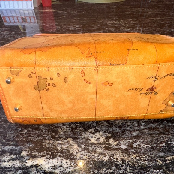 Alviero Martini Classic World Tan Bag - Picture 7 of 11